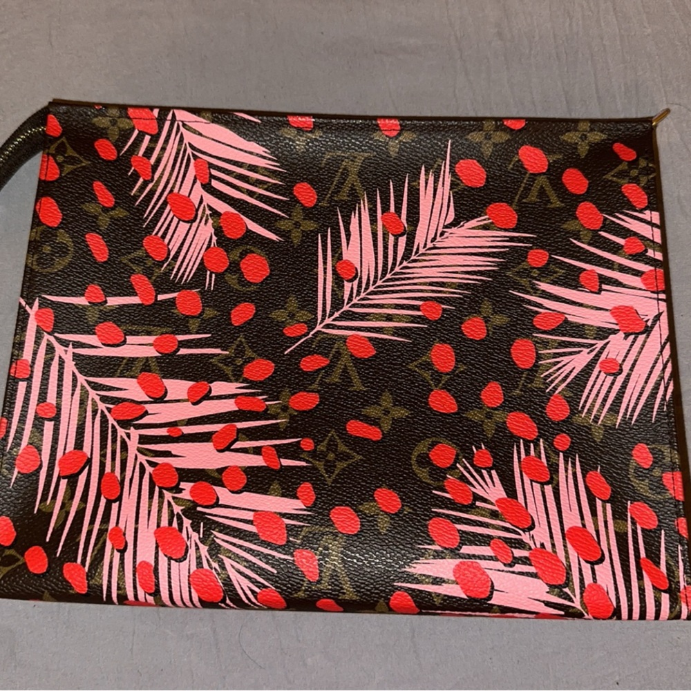 toiletry pouch